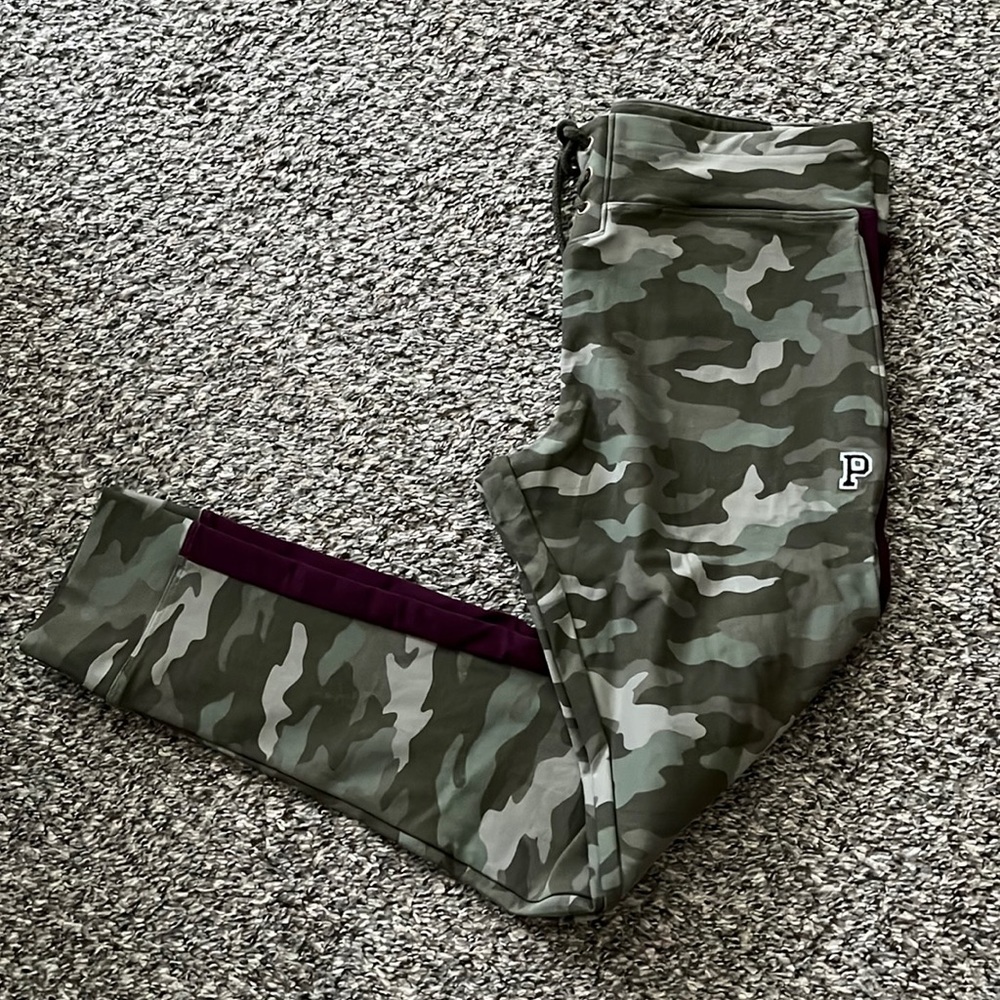NWOT Camo joggers w/maroon detail